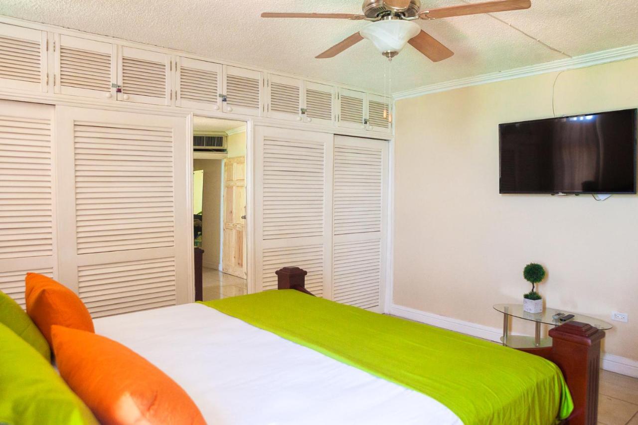Montego Bay Club Apartments Buitenkant foto