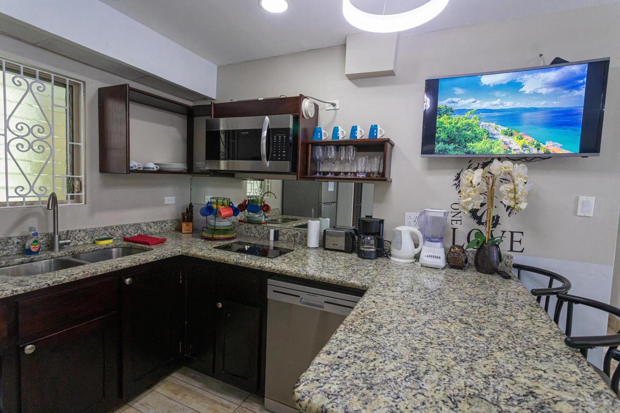Montego Bay Club Apartments Buitenkant foto