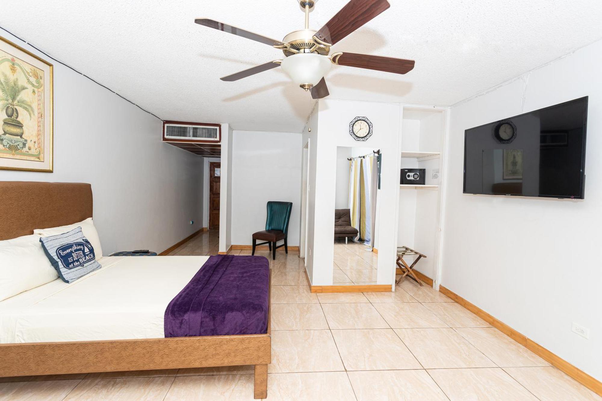Montego Bay Club Apartments Buitenkant foto
