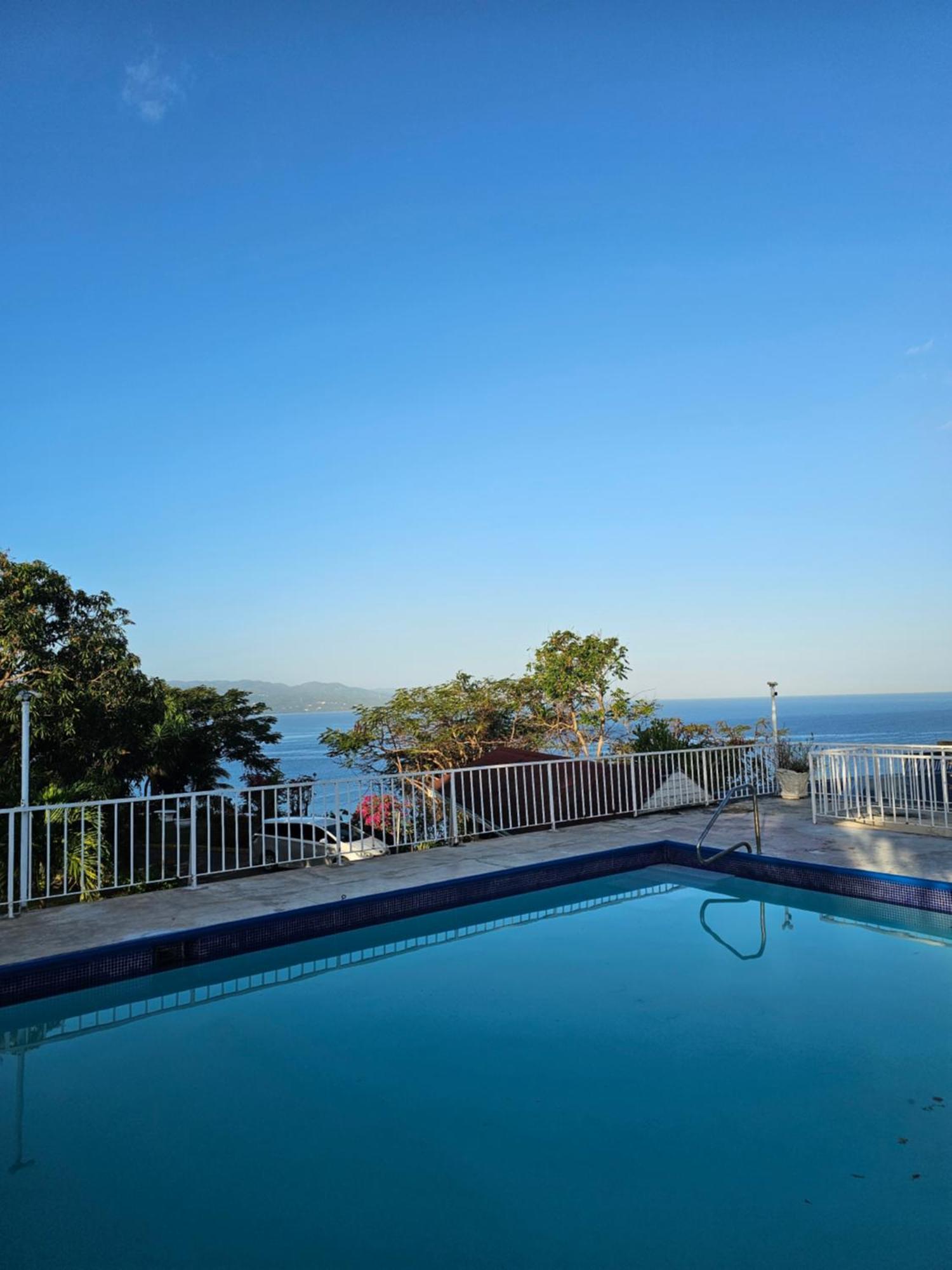 Montego Bay Club Apartments Buitenkant foto