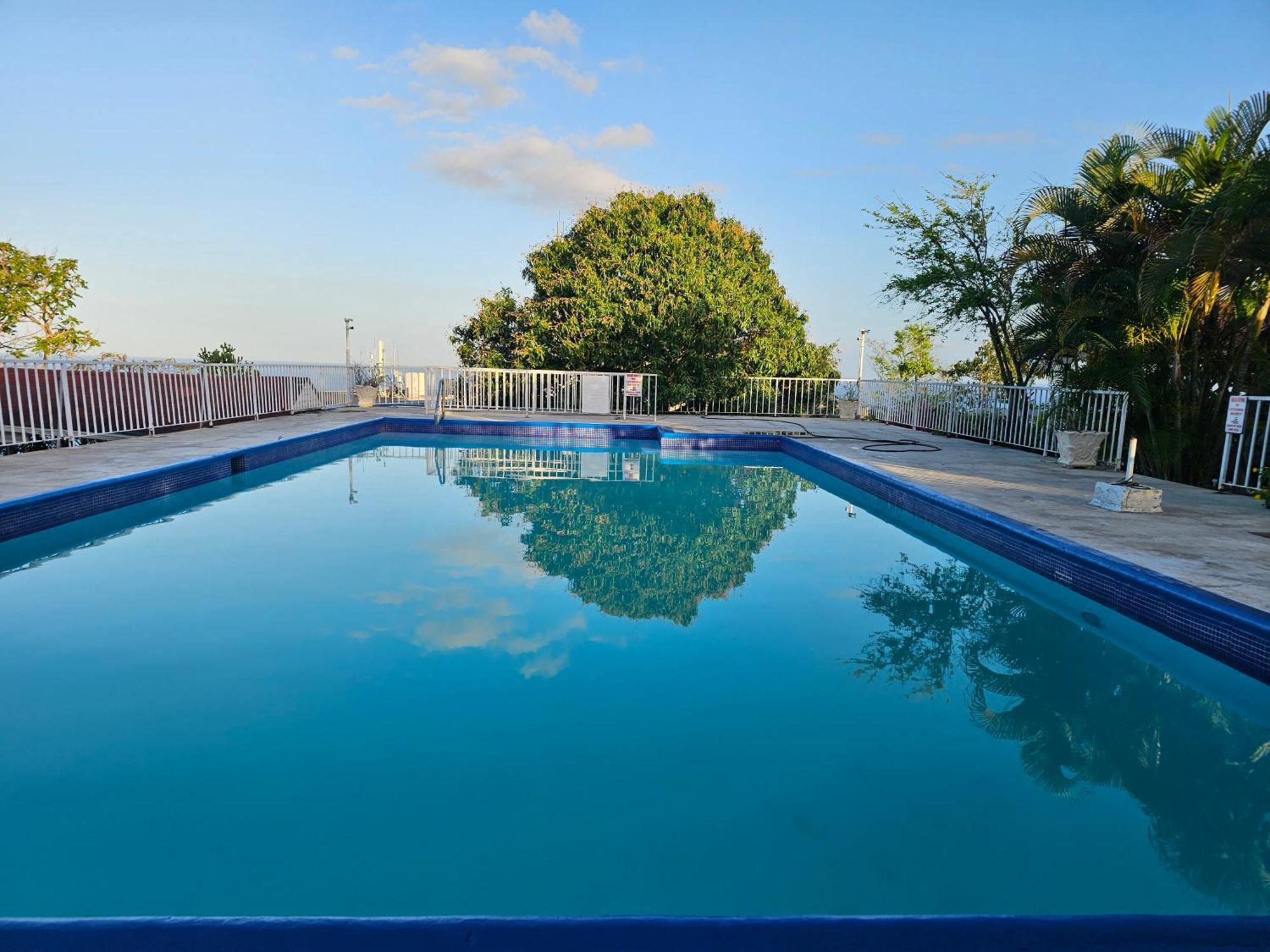 Montego Bay Club Apartments Buitenkant foto