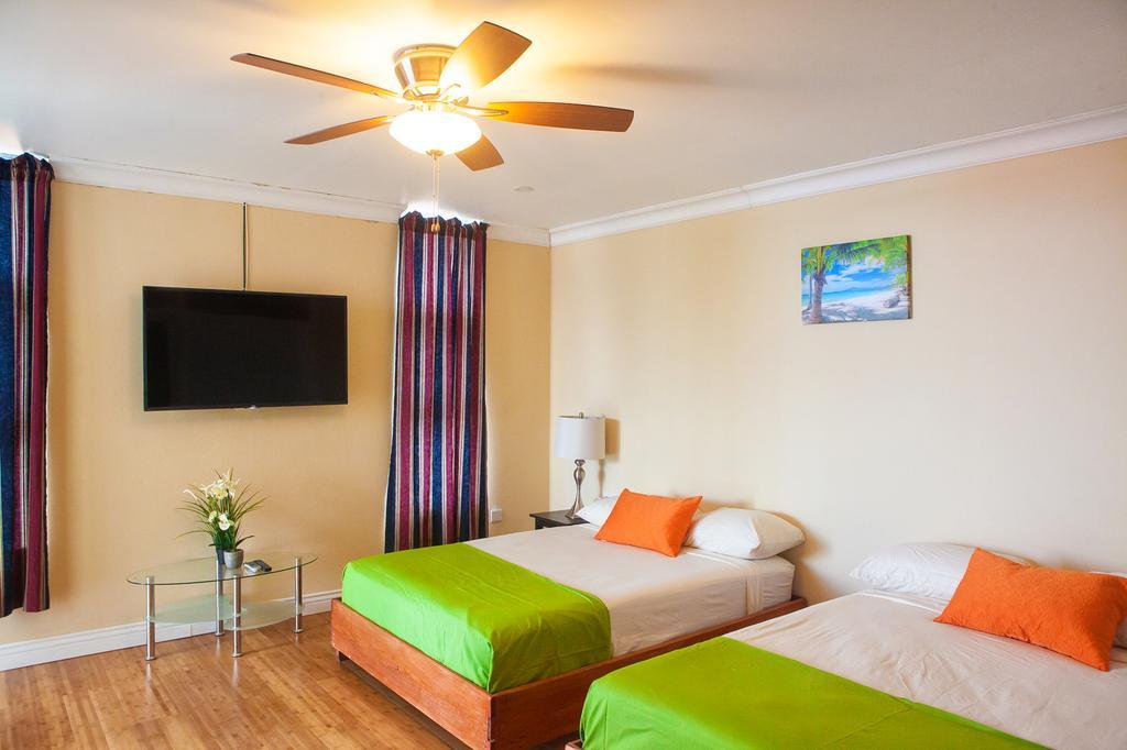 Montego Bay Club Apartments Buitenkant foto